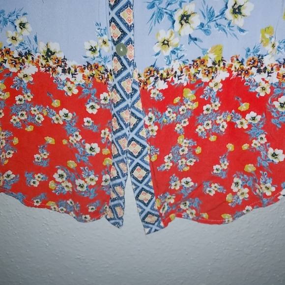 Fig & Flowers XLP Boho Floral Color Block Top Petite - Picture 3 of 9